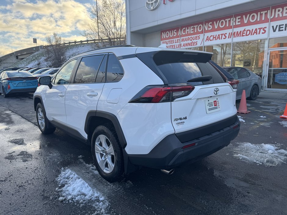 Toyota RAV4 XLE 2021-10