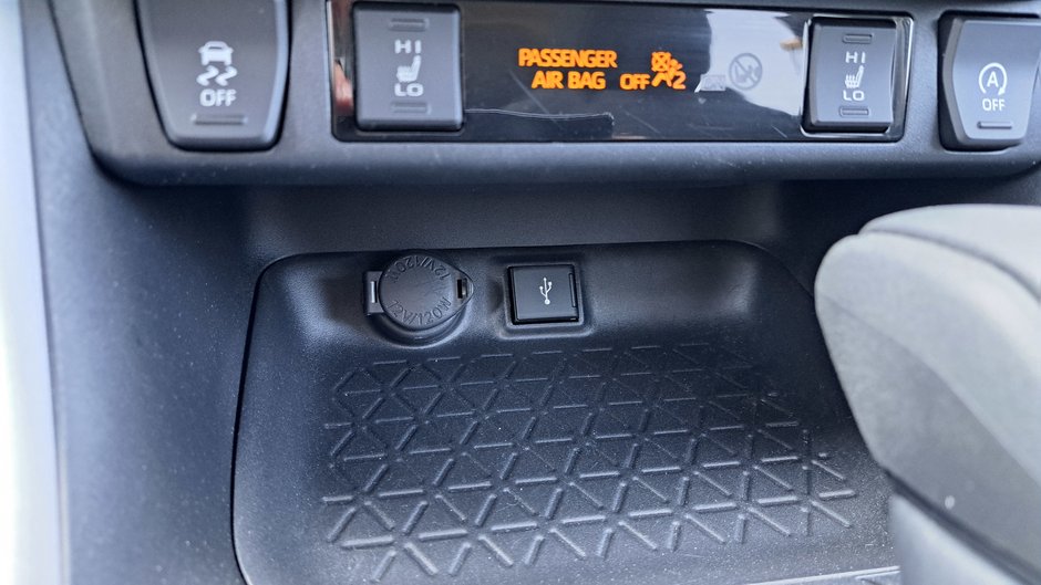 Camions Toyota RAV4 XLE 2022-21