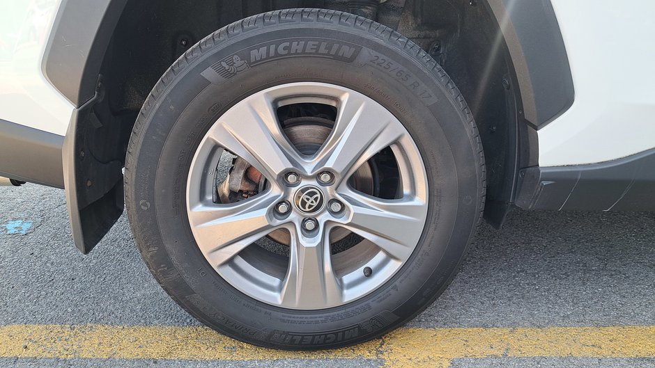 Camions Toyota RAV4 XLE 2022-36
