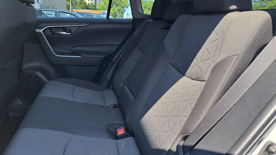 Camions Toyota RAV4 XLE 2022-27