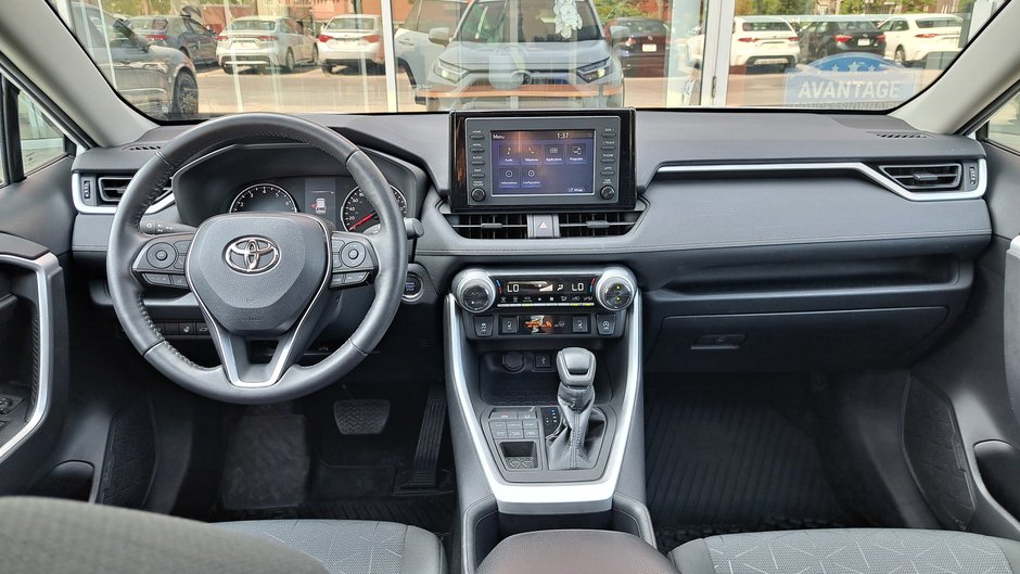 Camions Toyota RAV4 XLE 2022-30