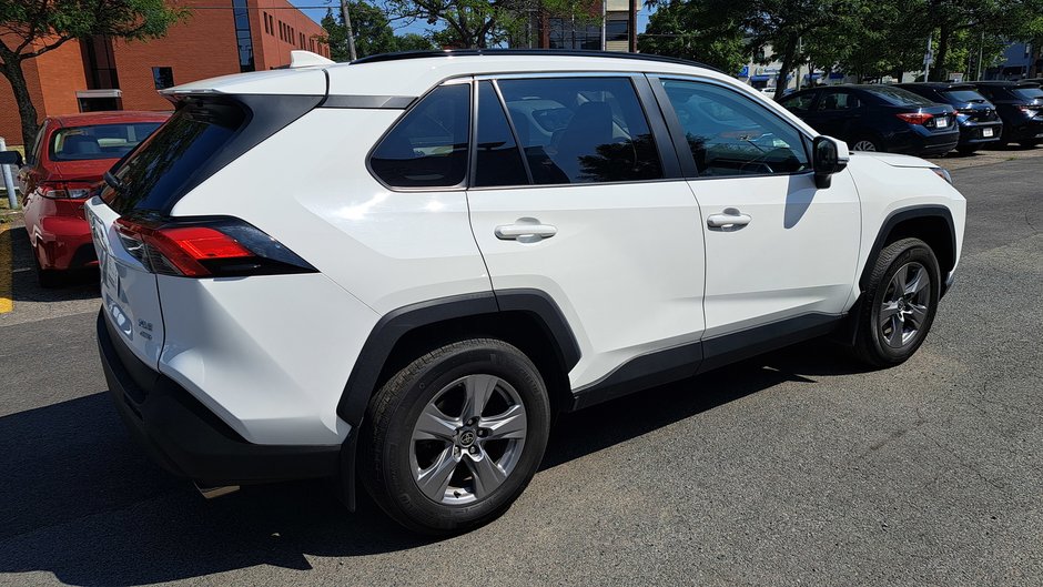 Camions Toyota RAV4 XLE 2022-3