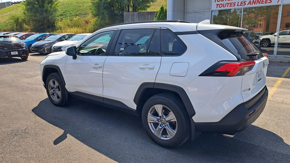 Camions Toyota RAV4 XLE 2022-4