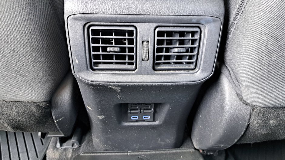 Camions Toyota RAV4 XLE 2022-29
