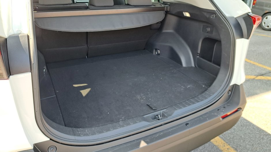 Camions Toyota RAV4 XLE 2022-32