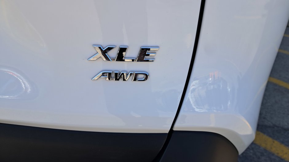 Camions Toyota RAV4 XLE 2022-35