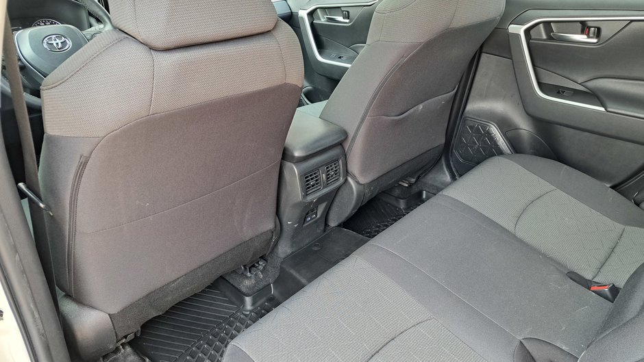 Camions Toyota RAV4 XLE 2022-28
