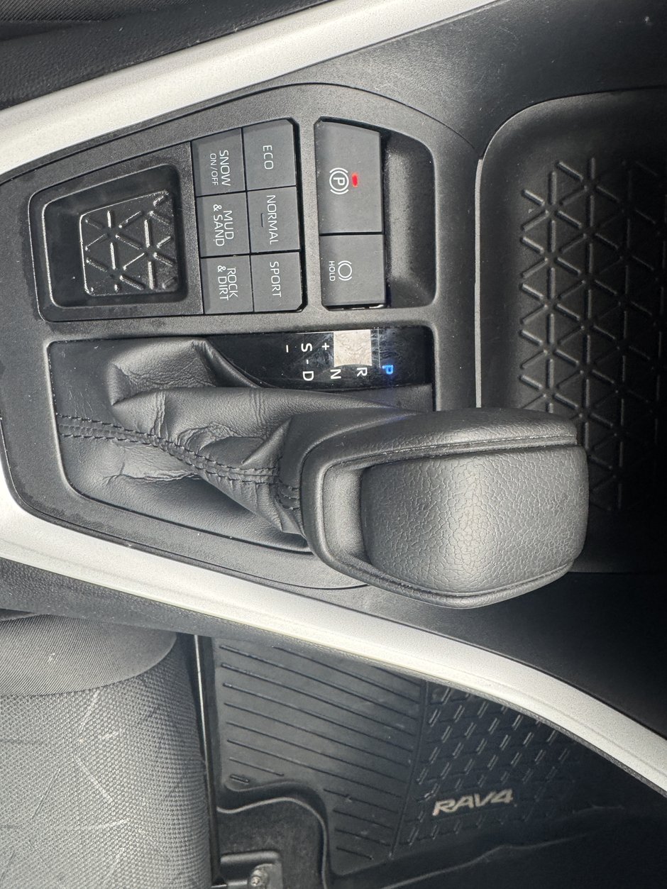 Toyota RAV4 LE 2022-11