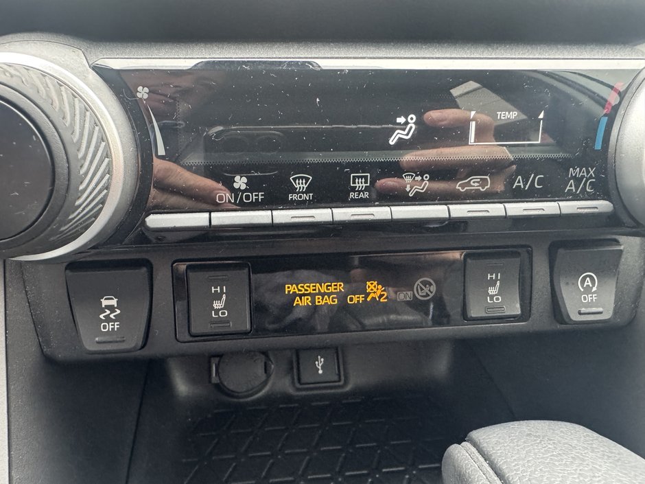 Toyota RAV4 LE 2022-12