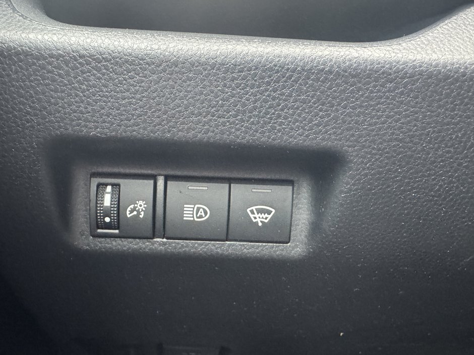 Toyota RAV4 LE 2022-14