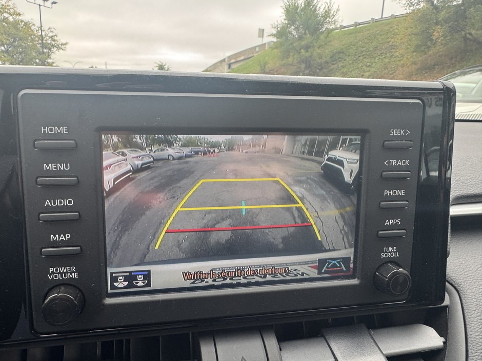 Toyota RAV4 LE 2022-16