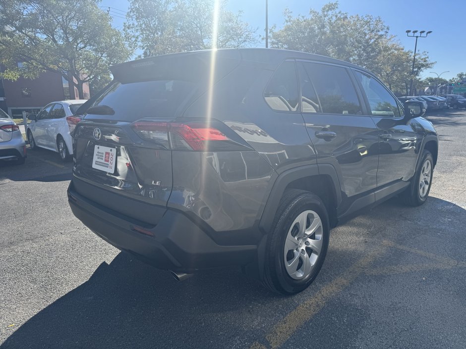 Toyota RAV4 LE 2022-4