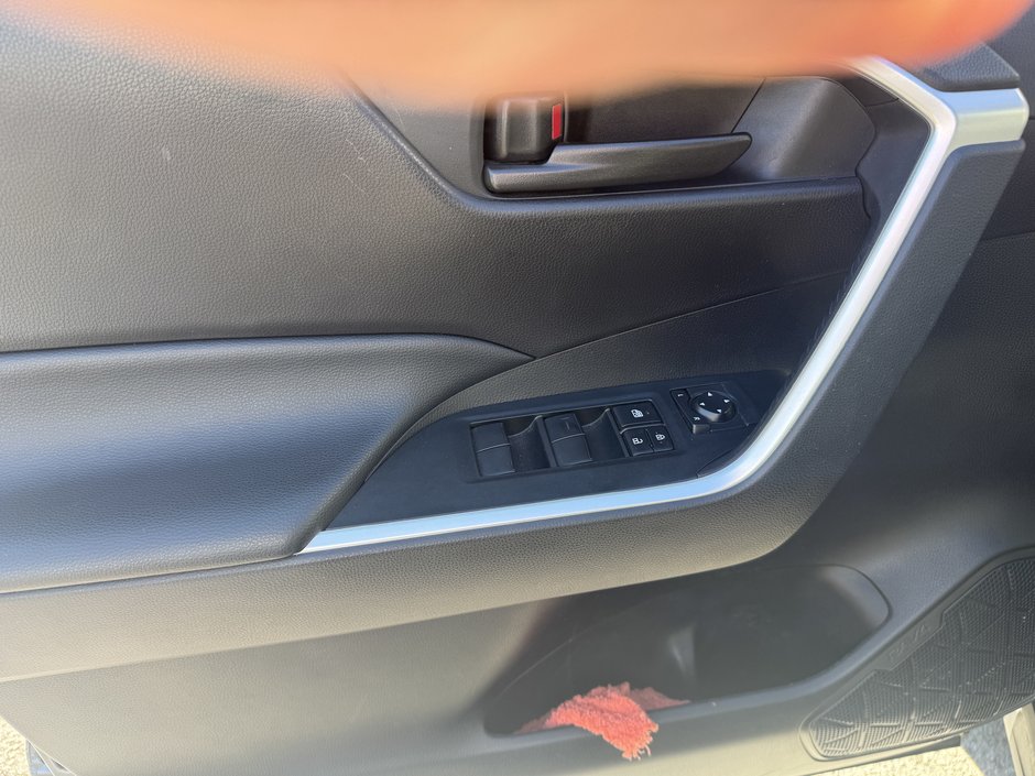 Toyota RAV4 LE 2022-11