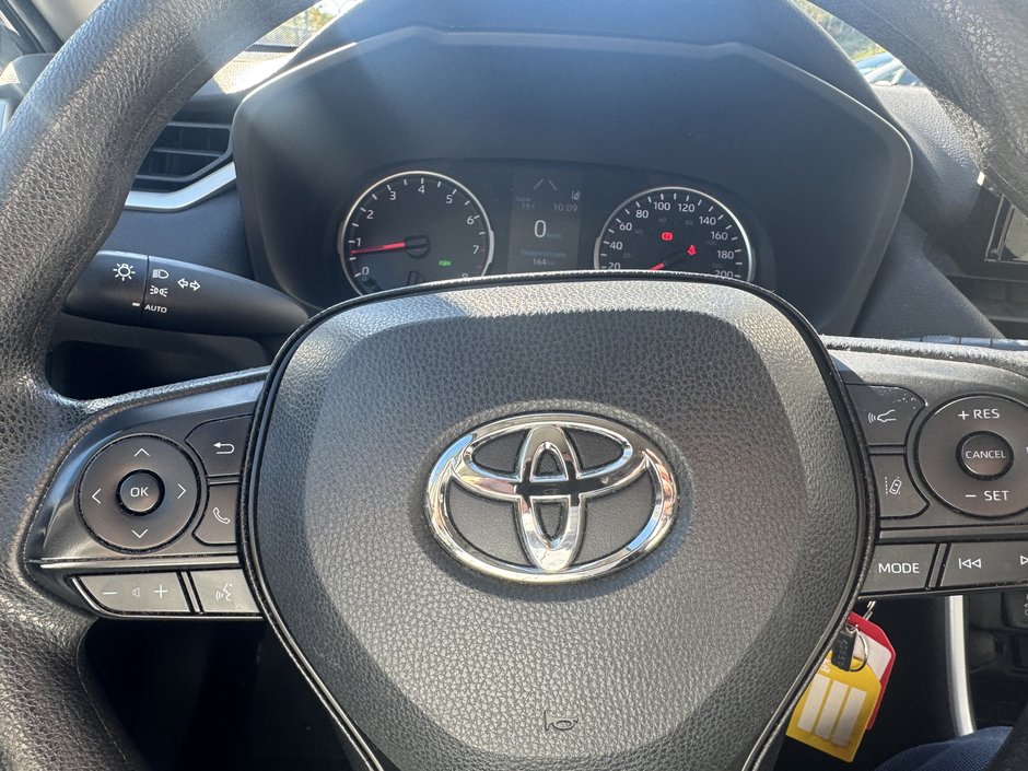 Toyota RAV4 LE 2022-16