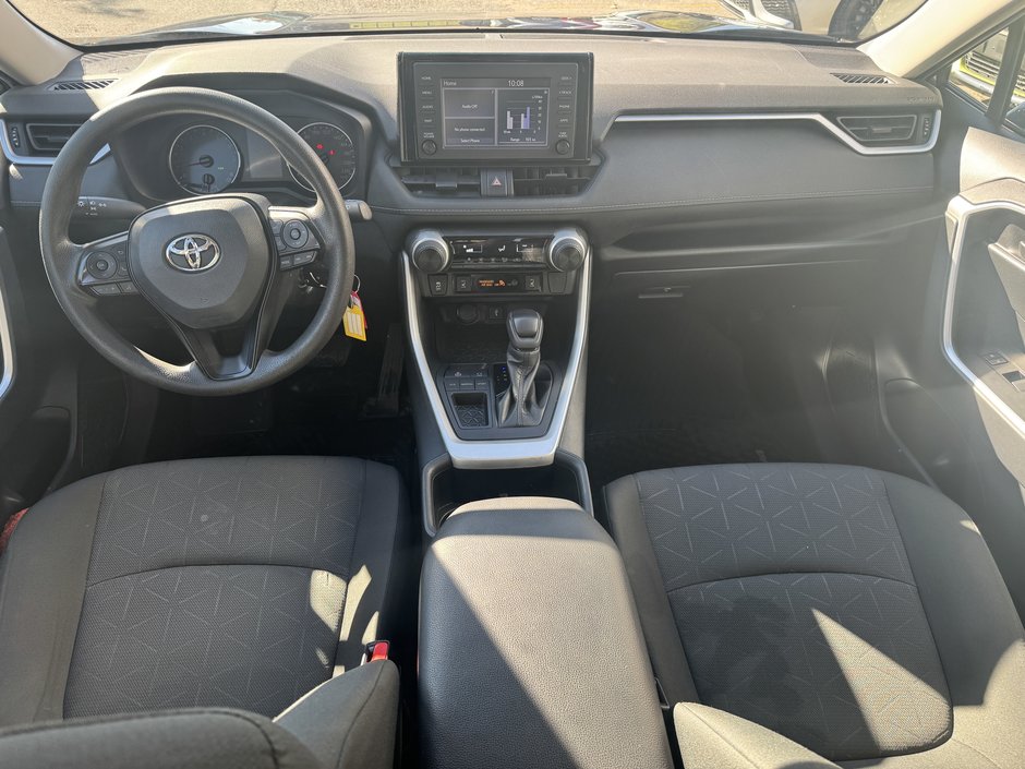Toyota RAV4 LE 2022-9