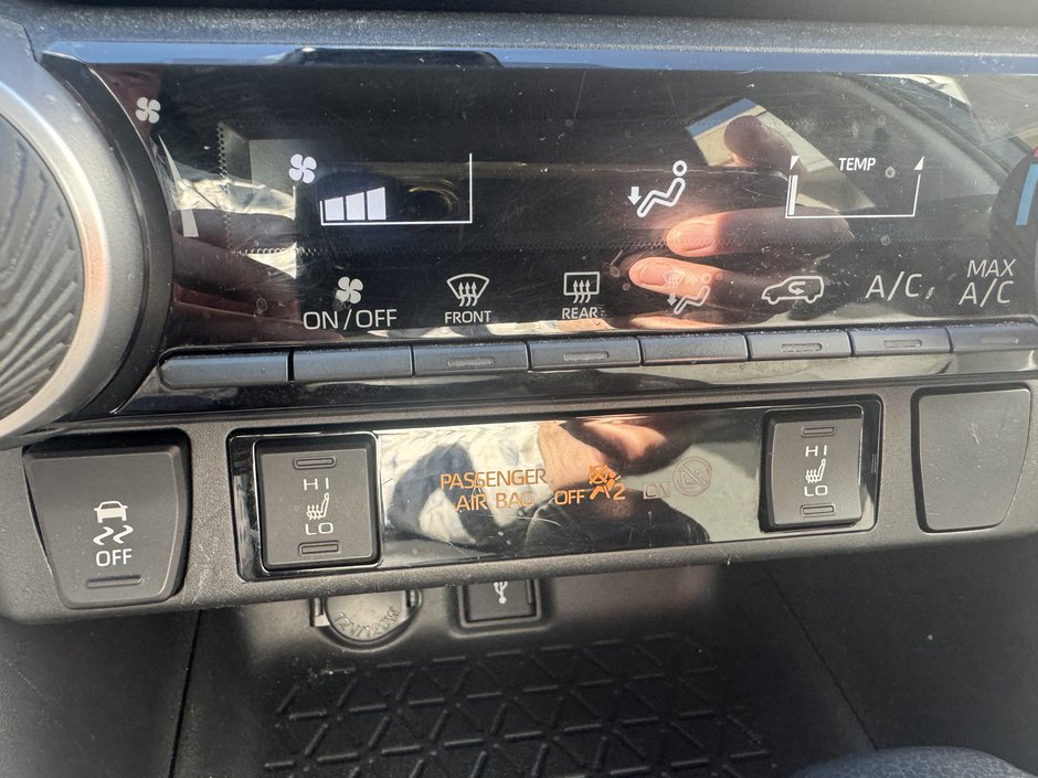 Toyota RAV4 LE 2022-13