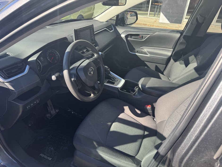 Toyota RAV4 LE 2022-10