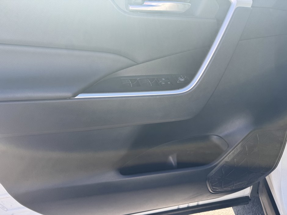 Toyota RAV4 XLE 2022-5