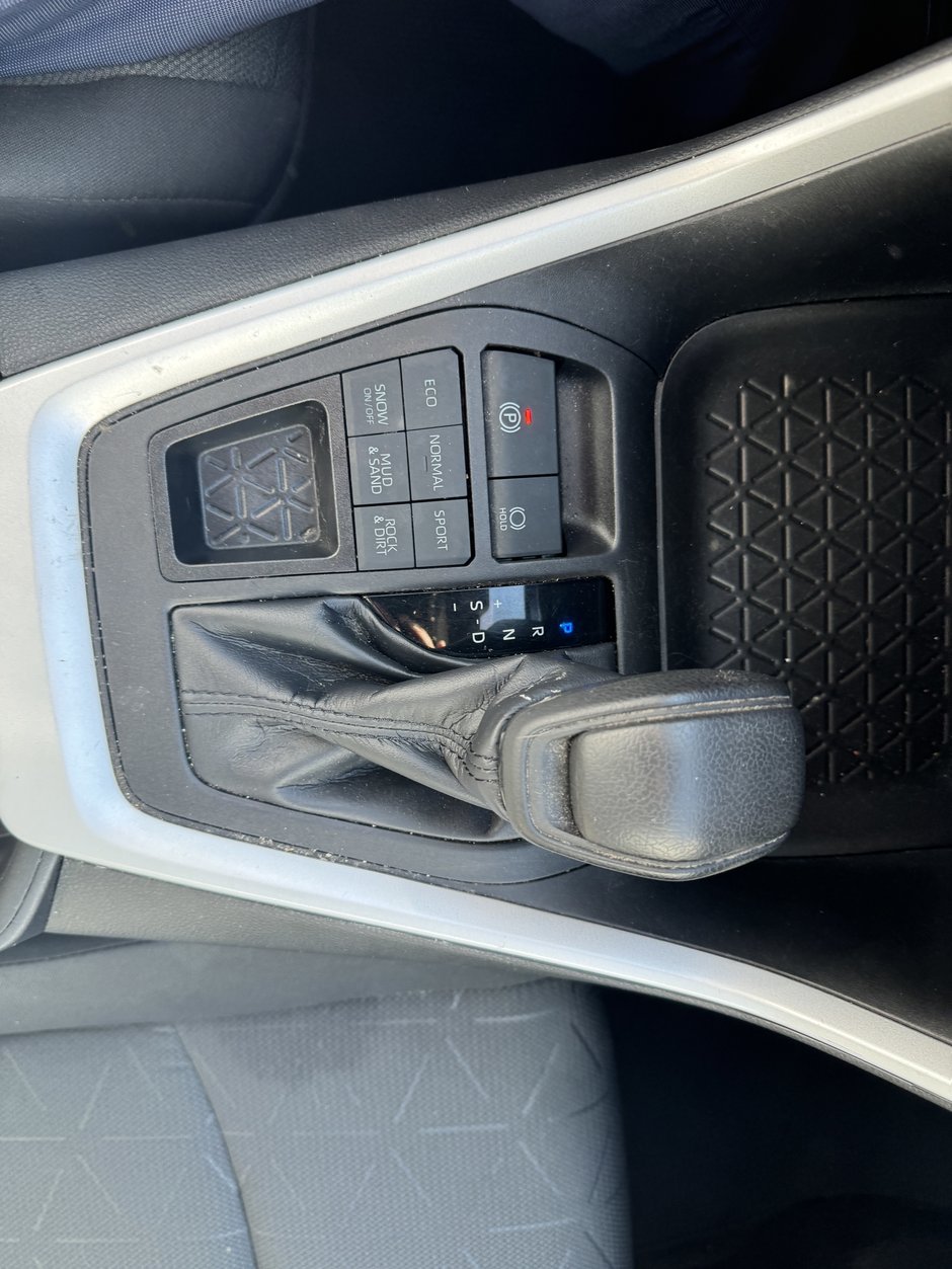 Toyota RAV4 XLE 2022-6