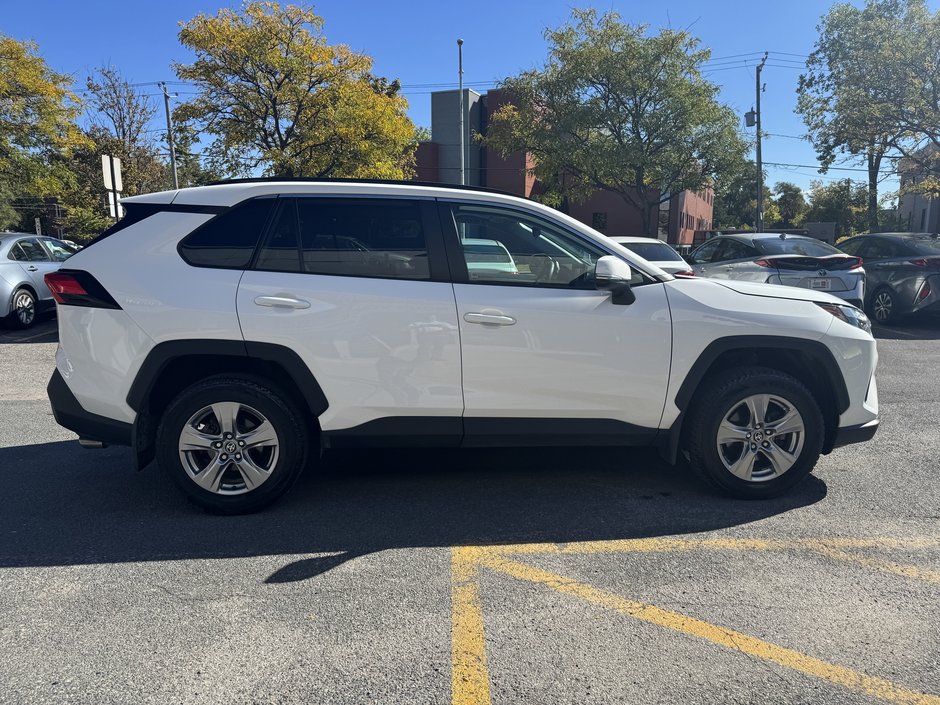 Toyota RAV4 XLE 2022-16