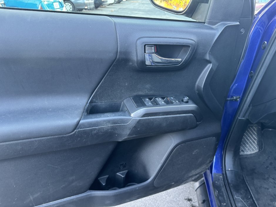 2023 Toyota Tacoma-12