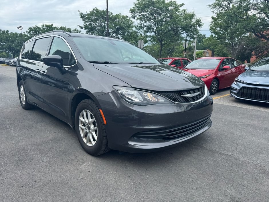 2017 Chrysler Pacifica Touring-6