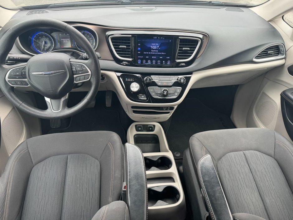 2017 Chrysler Pacifica Touring-9