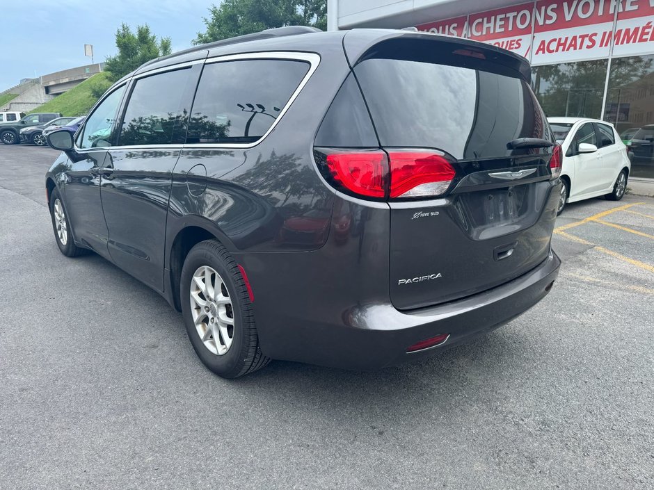 2017 Chrysler Pacifica Touring-2