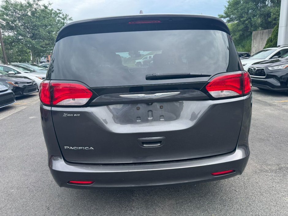 2017 Chrysler Pacifica Touring-3