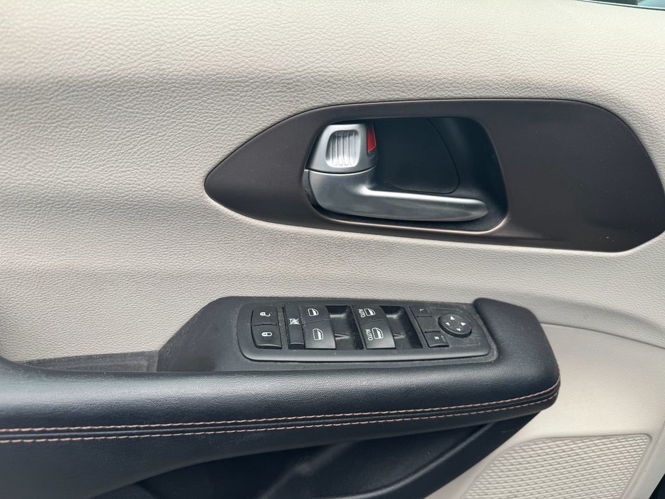 2017 Chrysler Pacifica Touring-13