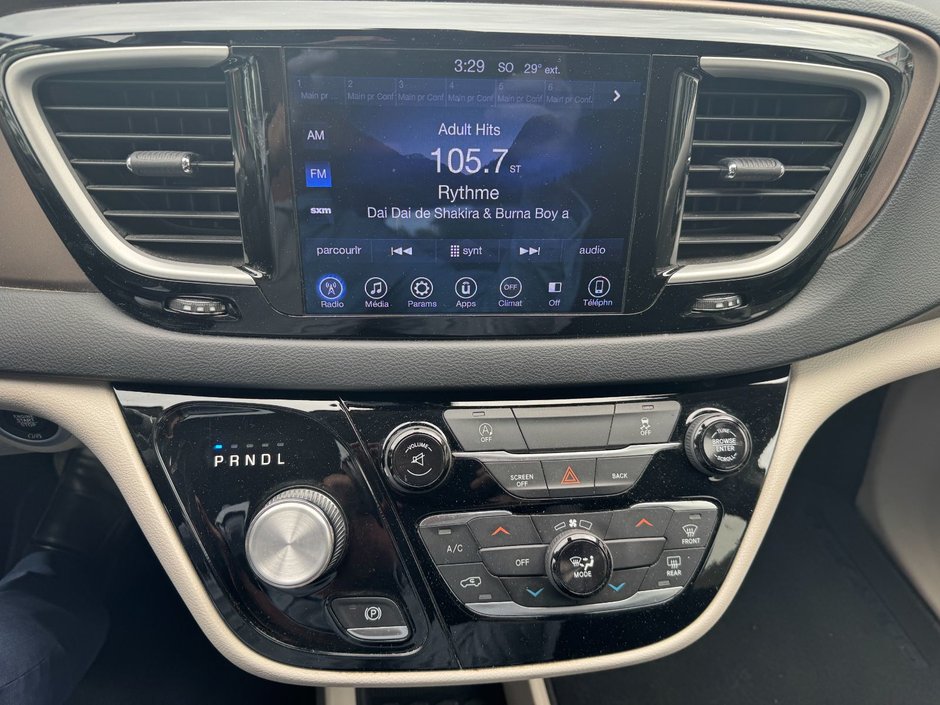 2017 Chrysler Pacifica Touring-14