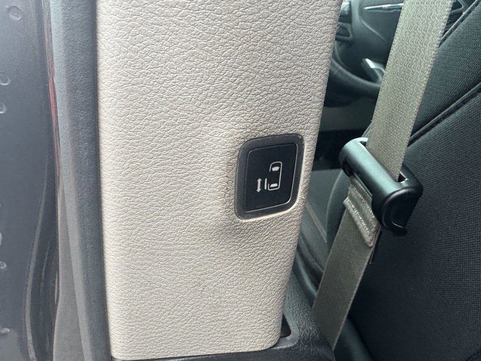 2017 Chrysler Pacifica Touring-11