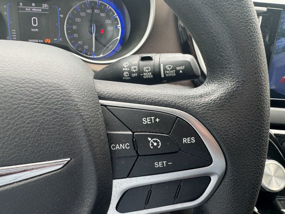 2017 Chrysler Pacifica Touring-21