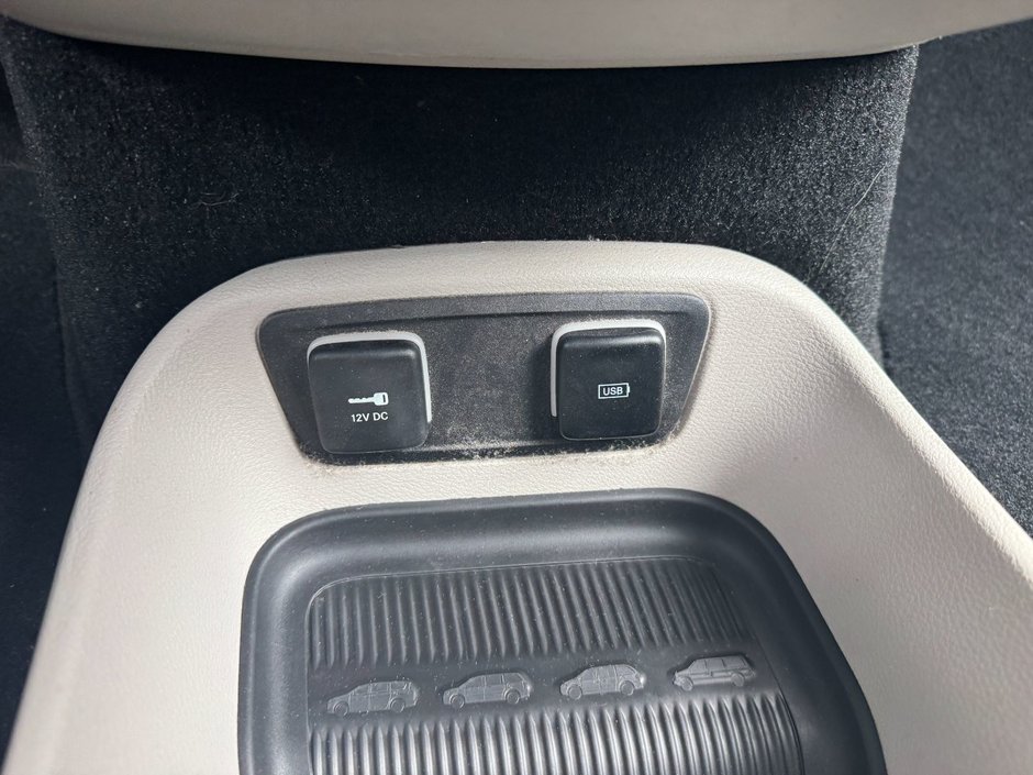 2017 Chrysler Pacifica Touring-17
