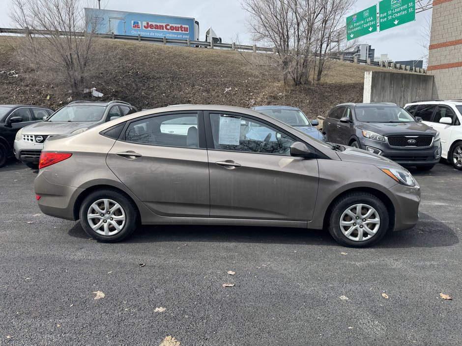 2012 Hyundai Accent L-2