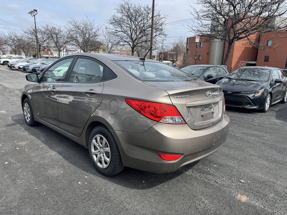 2012 Hyundai Accent L-4