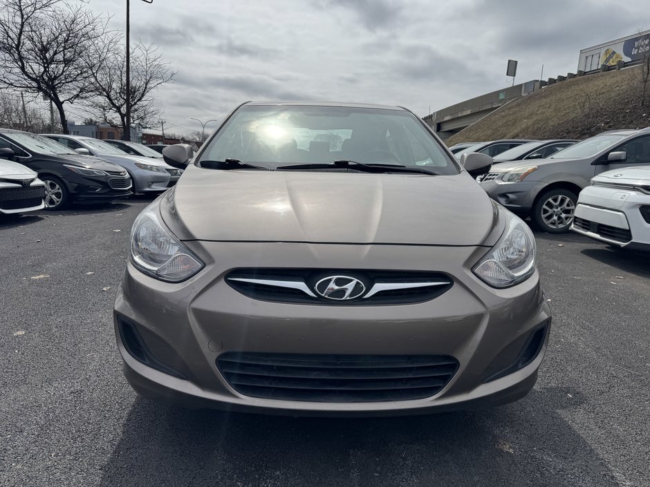 2012 Hyundai Accent L-23