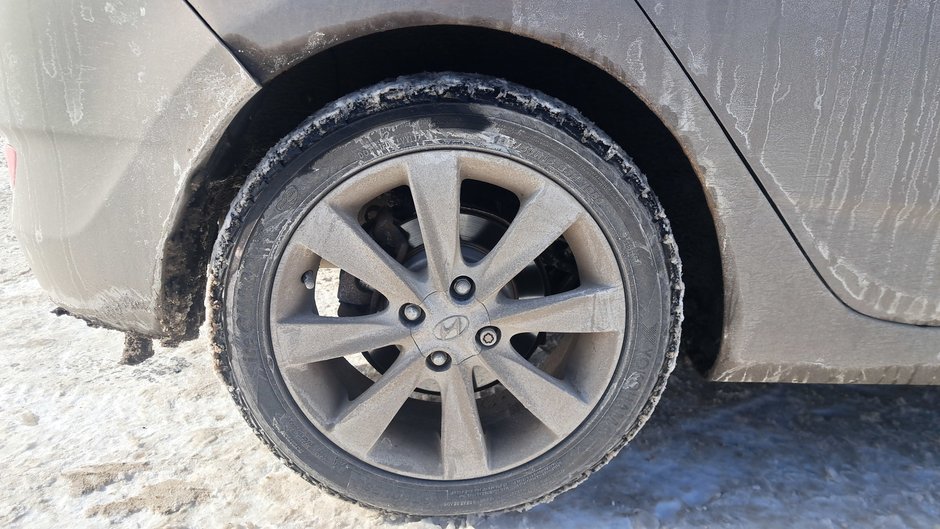 2013 Hyundai Accent GLS-34