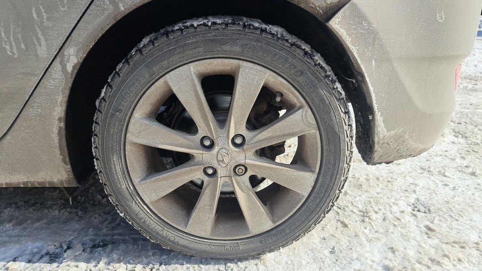 2013 Hyundai Accent GLS-33