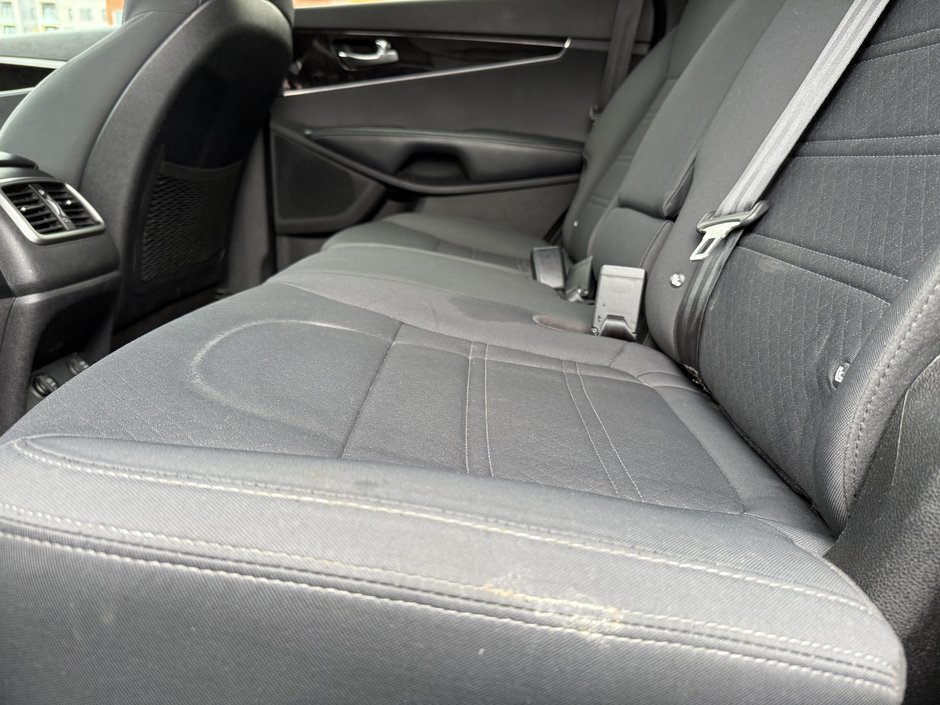 2016 Kia Sorento 2.0L Turbo LX+-33