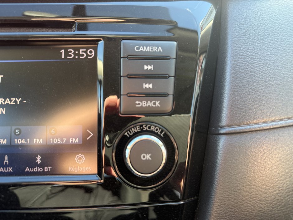 Nissan Rogue S 2018-26