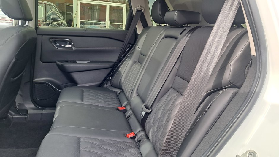 2024 Nissan Rogue Platinum-33