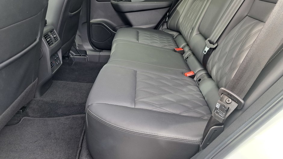 2024 Nissan Rogue Platinum-32