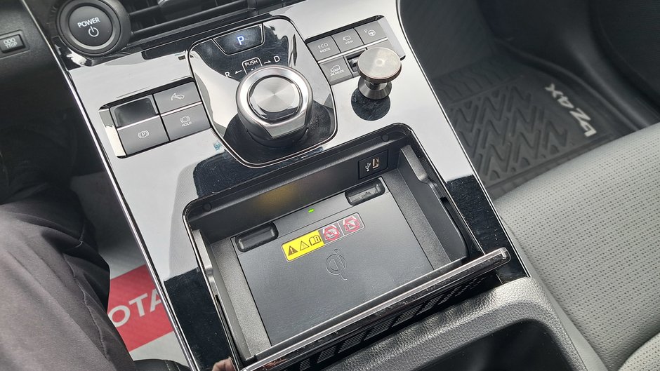 Toyota bZ4X XLE 2023-19