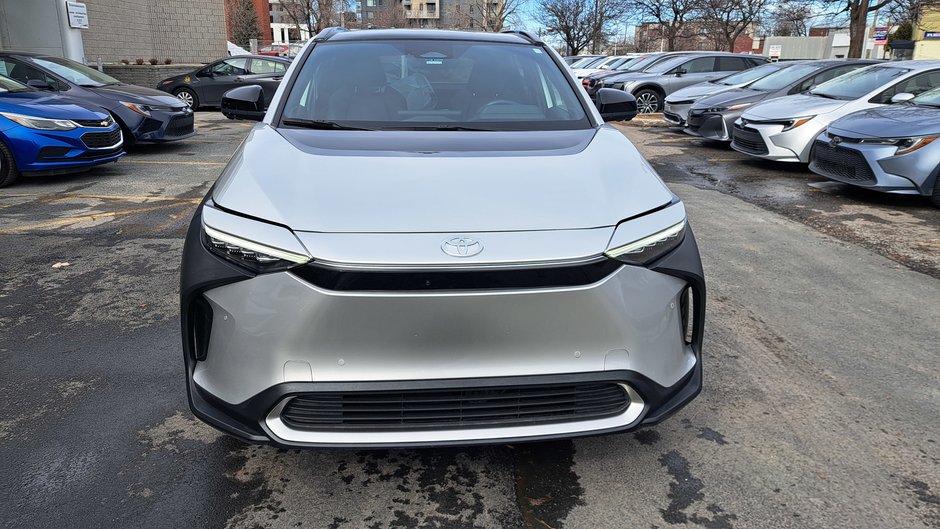 Toyota bZ4X XLE 2023-29