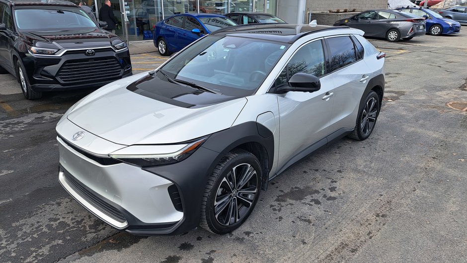 Toyota bZ4X XLE 2023-30