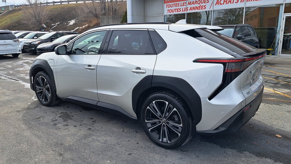 Toyota bZ4X XLE 2023-4