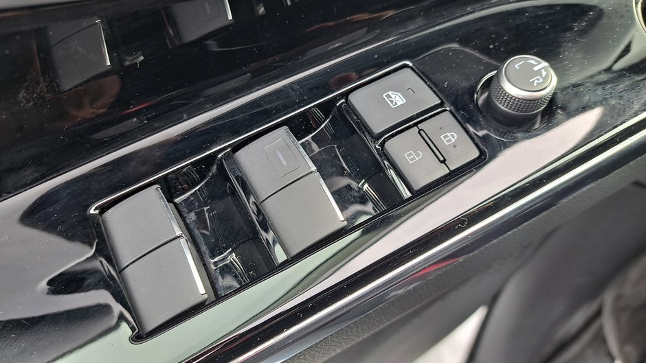 Toyota bZ4X XLE 2023-20