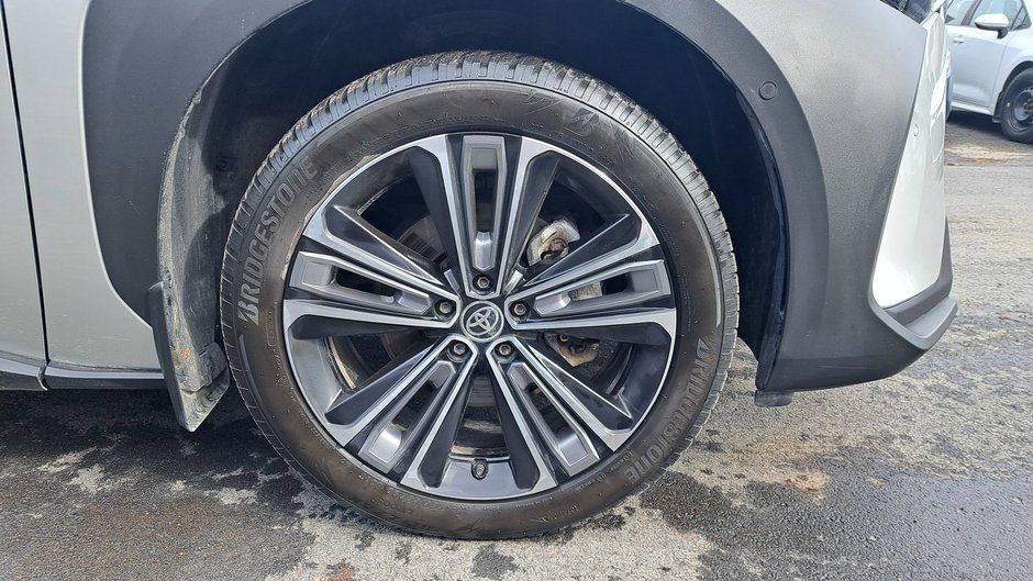 Toyota bZ4X XLE 2023-28