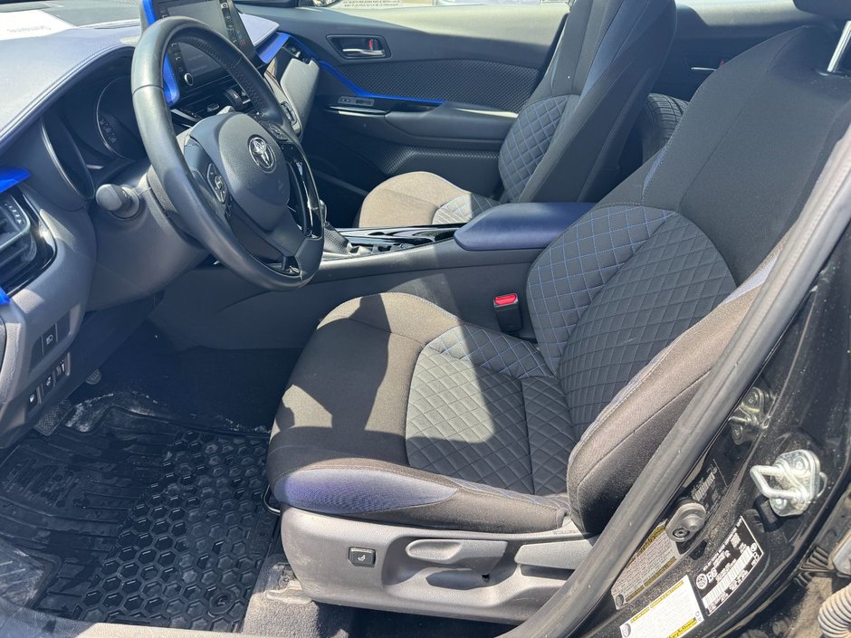 2022 Toyota C-HR XLE Premium-9